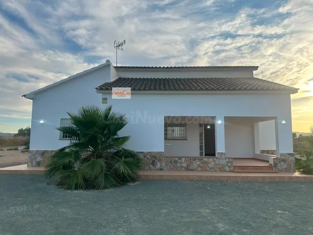CHALET CON PARCELA DE 5000 m2 VALLADA EN URBANIZACIÓN