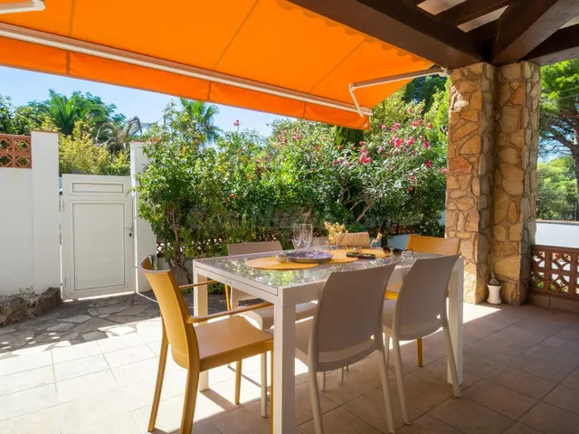 Casa en muy buen estado con piscina privada en la zona de Pu - foto 3