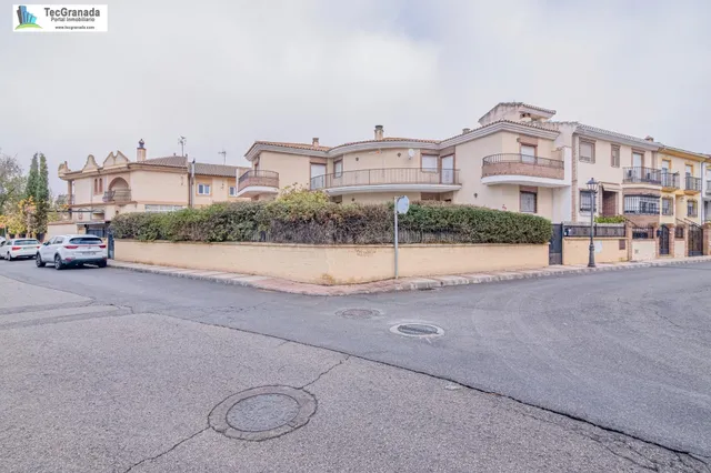 Chalet en venta en la mejor zona de ATARFE — 2