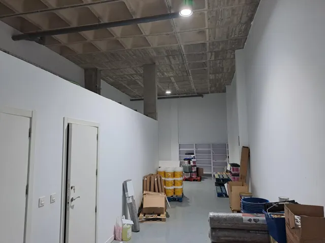 LOCALES COMERCIALES EN ALQUILER EN RESIDENCIAL PORTOFINO EN ALMERIMAR — 24