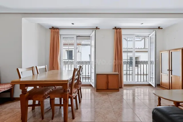 CASA PAREADA CON DOS VIVIENDAS, GARAJE Y TRASTERO CON UNA GR