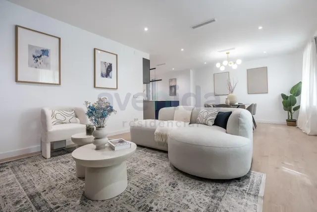 Elegante vivienda reformada de 3 dormitorios en Calle Bailén — 2
