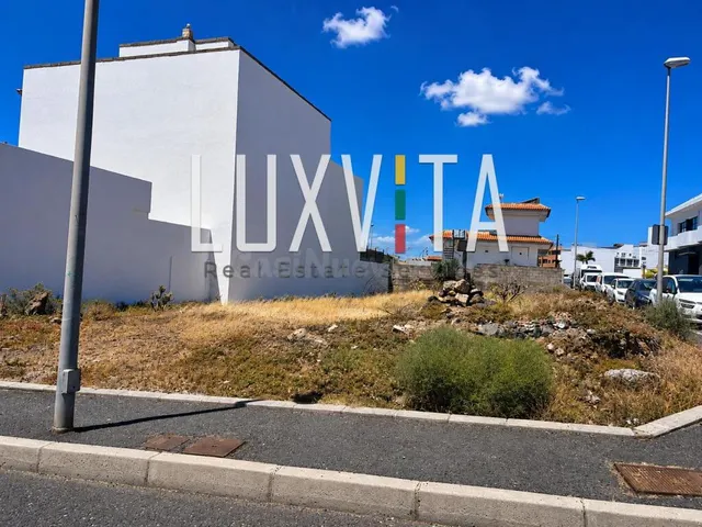 Amplio terreno urbano de 329 m2 en San Isidro, Granadilla de - foto 2