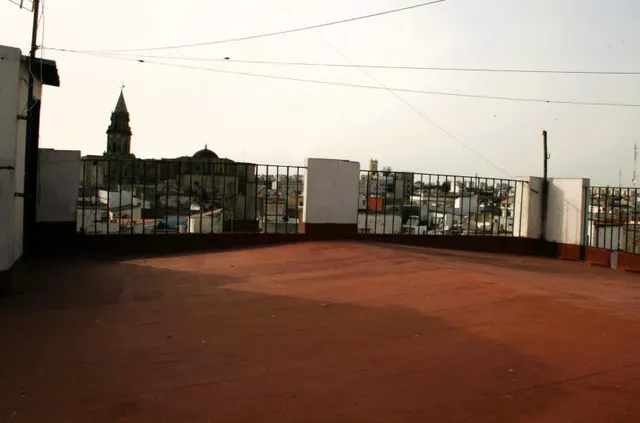 CASA DE VECINOS CON 8 APARTAMENTOS — 24