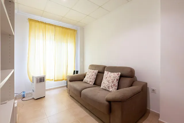 Piso en planta baja con garaje privado y balcón en Deltebre - foto 4