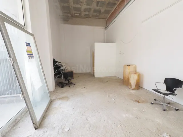 SE VENDE LOCAL COMERCIAL EN TERRASSA, ZONA SEGLE XX - foto 2