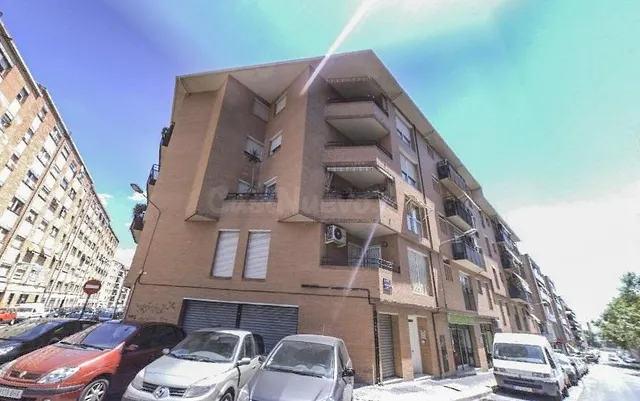 Se vende Piso OKUPADO en Calle De La Hispanitat 13 Terrassa,