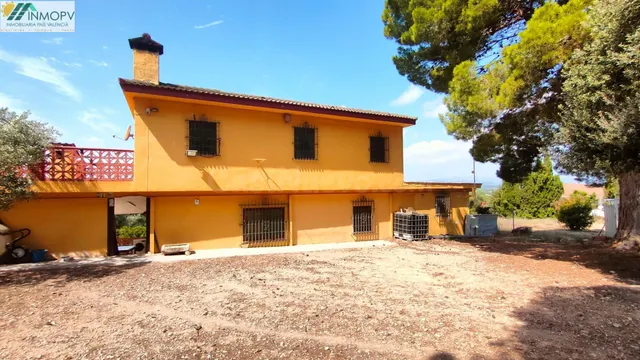 SE VENDE CHALET CON 2200 M2 DE PARCELA URBANA EN LA ERMITA D - foto 2