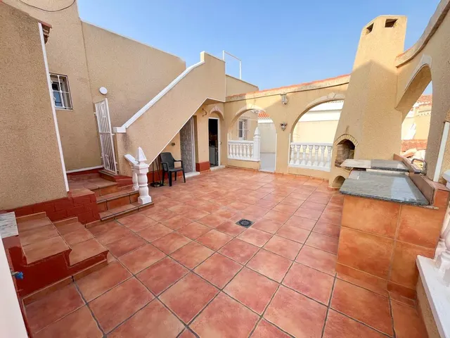 Chalet con piscina y amplias estancias en El Chaparral — 16