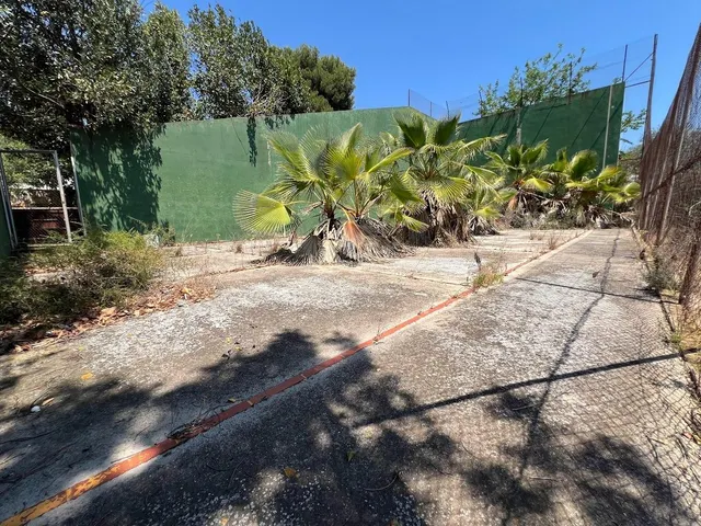 Terreno urbano en Torrent con edificación y frontenis. — 33