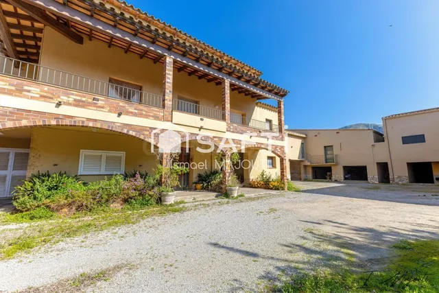 Encantadora casa de pueblo en Ullà. - foto 3