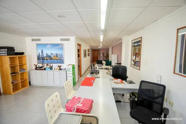¡Novedad! Venta de entresuelo, zona Reyes Católicos, 146 m2 — 13