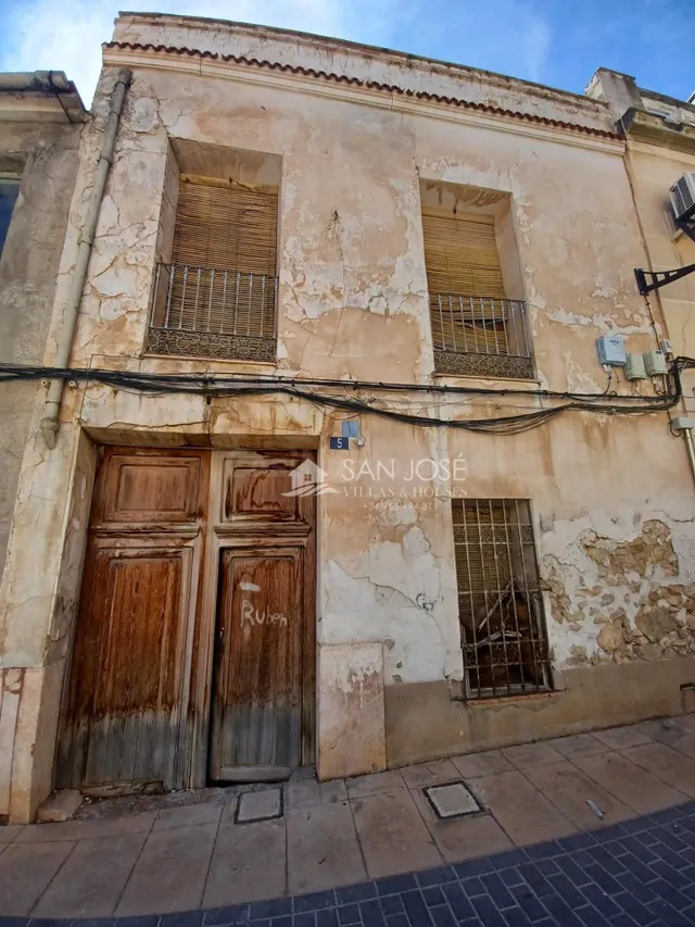 SE VENDE CASA SOLAR EN ASPE, PARA REFORMAR