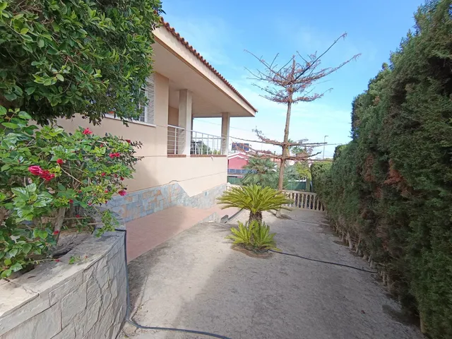 CHALET INDEPENDIENTE CON PISCINA, ZONA DEPORTIVA Y VISTAS PA - foto 5