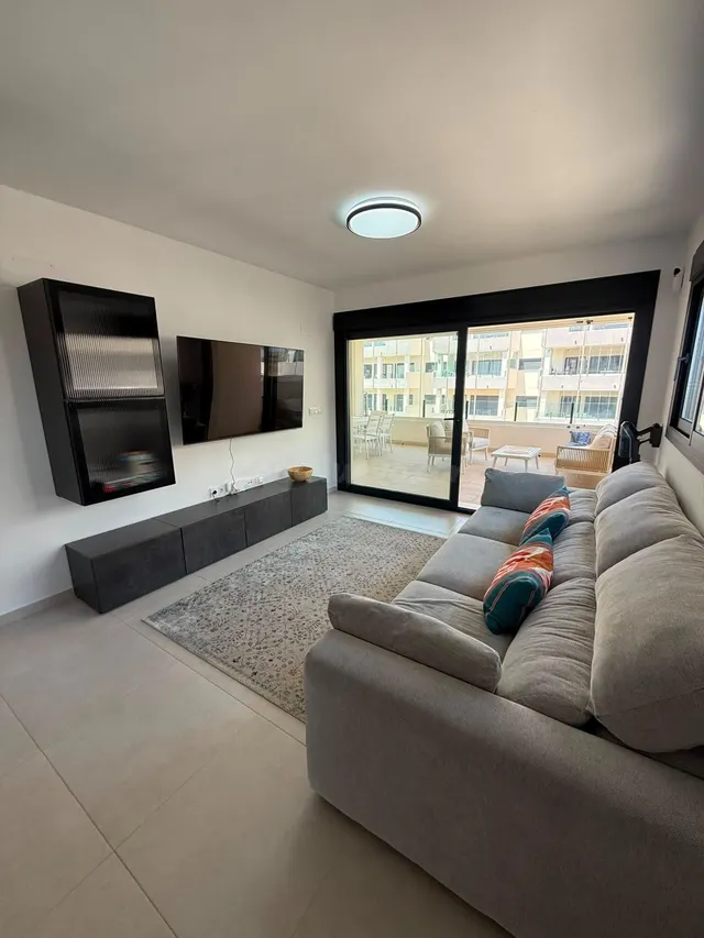 Apartamento de Lujo Seminuevo en Exclusiva Urbanización de V - foto 4