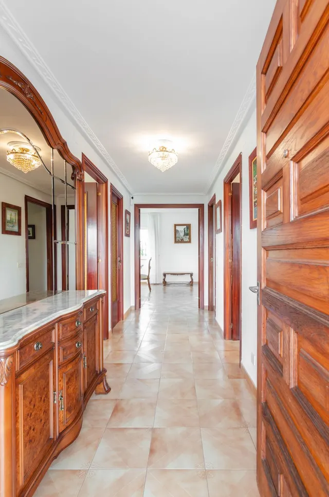 Casa con finca, seis dormitorios y amplio garaje a tres minutos del centro de noreña — 19