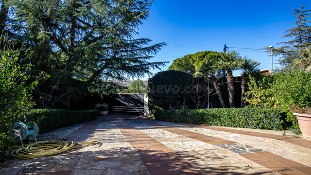 Chalet en Loma Badá de Petrer con amplia piscina. - foto 4