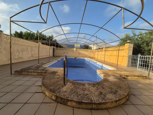 CASA EN EL CAMPO CERCA DEL PUEBLO — 26