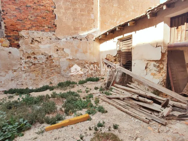 SE VENDEN DOS CASAS PARA DERRIBAR O REFORMAR TOTALMENTE EN A - foto 4