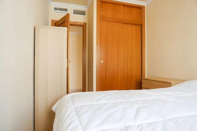 Piso de 2 dormitorios junto al Puerto Deportivo de Guardamar, orientación sur y piscina comunitaria — 12