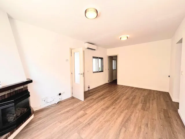 CHALET RUSTICO + APARTAMENTO DE INVITADOS, GARAJE, BUEN ACCESO, AIRE ACONDICIONADO — 6