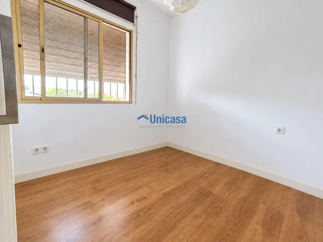 CHALET INDEPENDIENTE · 2 VIVIENDAS · PARCELA DE 422 M2 — 50