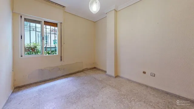 Magnifica vivienda situada en plena judería, con tres dormitorios, baño y cocina con acceso a un ámplio patio! — 31