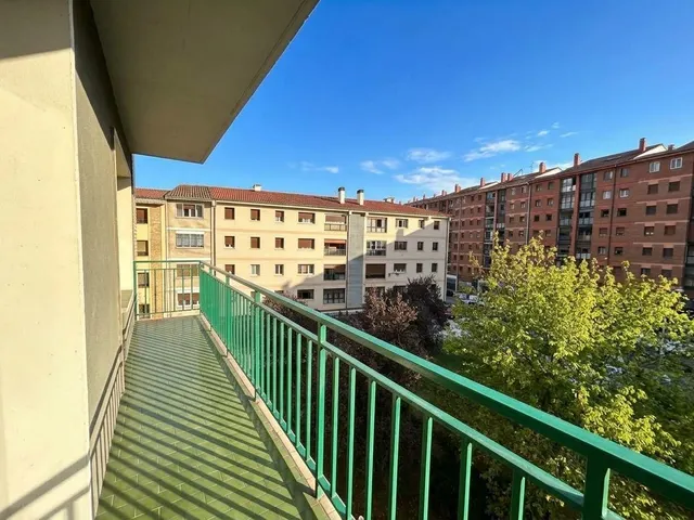 Piso amplio y luminoso con 3 habitaciones y grandes balcones en San Juan — 7