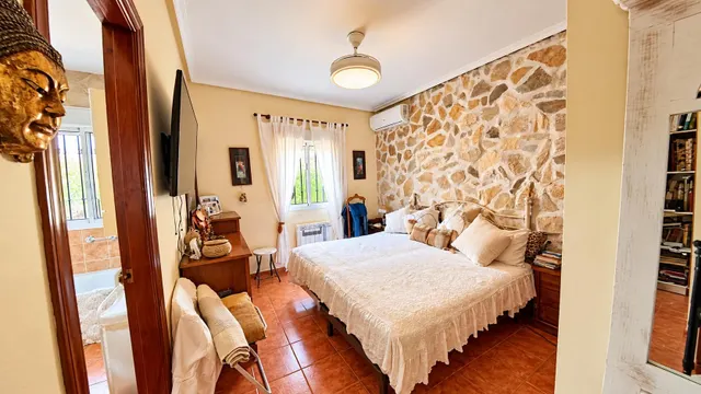 Chalet urbano reformado con piscina, placas solares y todas las comodidades — 26