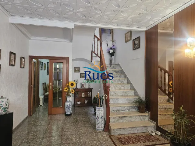 CASA EN BUEN ESTADO CENTRICA, EN CASTELLON DE LA PLANA - foto 2