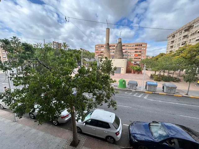 Oficina sin igual en el cruce de la avenida novelda y libertad — 31
