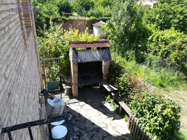 Casa magnifica, de dimensiones extraordinarias a veinte minutos andando del centro. — 24