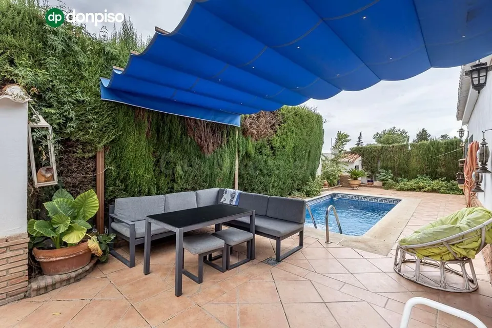 CASA CON PISCINA EN URB LOS CHOPOS - LAS GABIAS
