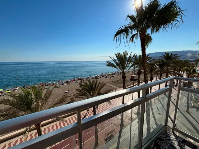 INCREIBLE PISO FRENTE AL MAR — 13