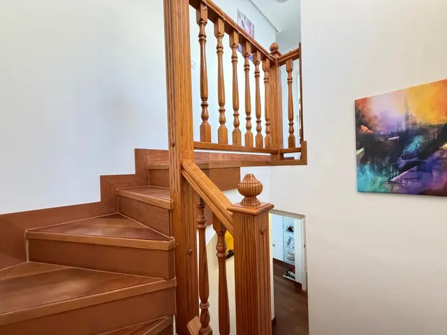 VILLA EN CAMPOAMOR "LOMAS DE DON JUAN" DE 4 DORM. 2 BAÑOS. CON SUPERFICIE DE 133 M2 Y PARCELA DE 74 M2. CON PISCINA. — 44