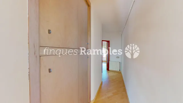 Dues terrasses, bones vistes i la calma d'un àtic a Igualada — 15