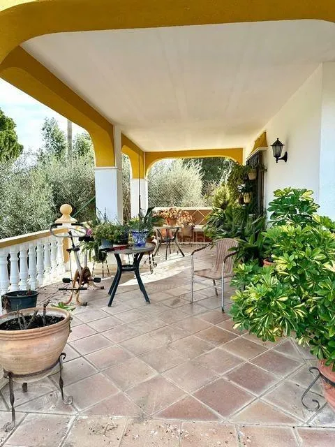 CUEVAS BAJAS- Parcela de 3.000m2 con casa en 2 plantas con 8 - foto 2