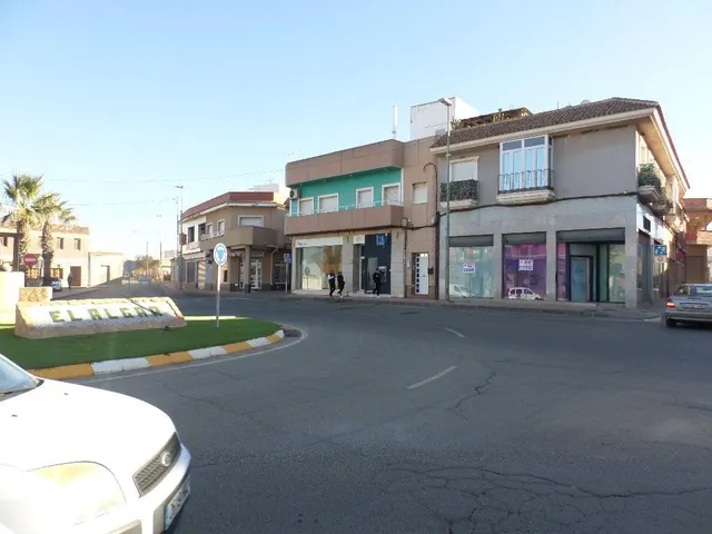 Espectacular Local Comercial de 206 m2 en la rotonda del centro del Algar — 3