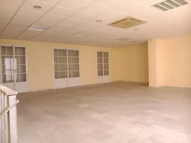 Impresionante local comercial en pleno centro de la ciudad — 5