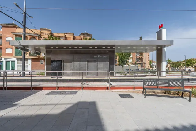 PISO EN LAS GABIAS JUNTO AL METRO — 46