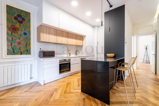 Piso reformado, listo para entrar a vivir con balcones y todo exterior en la nova esquerra de l' eixample — 11