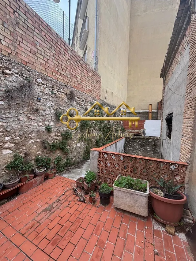 ENCANTADORA CASA DE PUEBLO CON PATIO Y MUCHO ENCANTO — 17