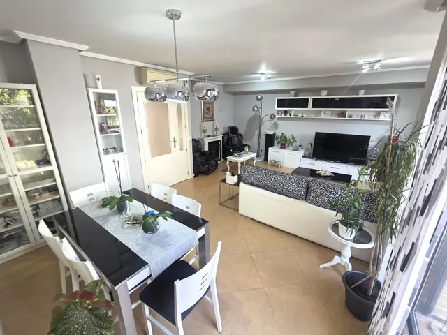 Chalet de esquina en zona hospital — 20
