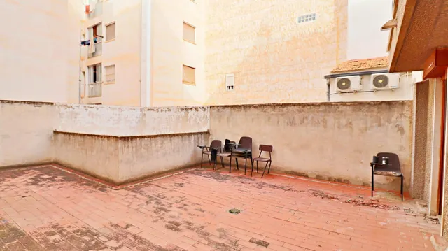 ¡Descubre tu nuevo espacio de trabajo en el corazón de la ciudad! Presentamos un local de dos planta — 8