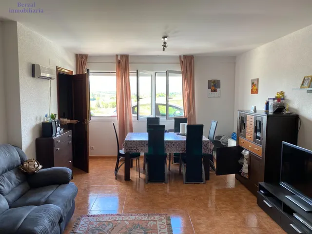 Adosado en Hormilla, tres habitaciones, dos baños, terraza de dieciocho metros. — 2