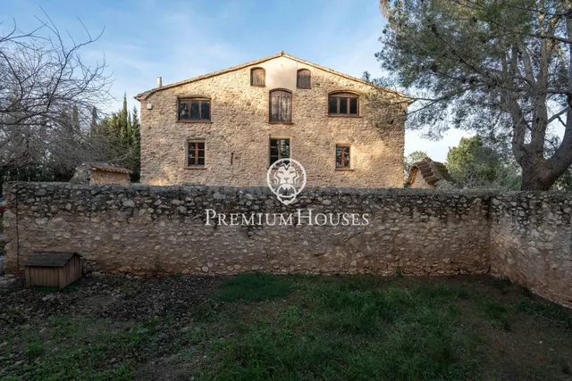 Masía de piedra con jardín en Valls — 2