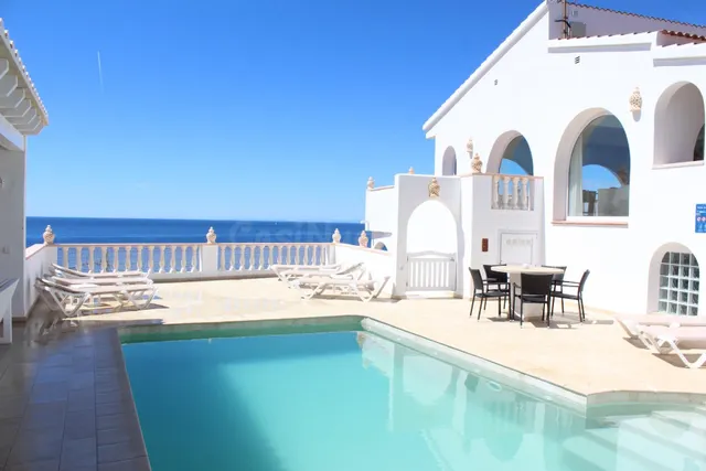 Espectacular Villa con Vistas al Mar, Privacidad y Licencia 
