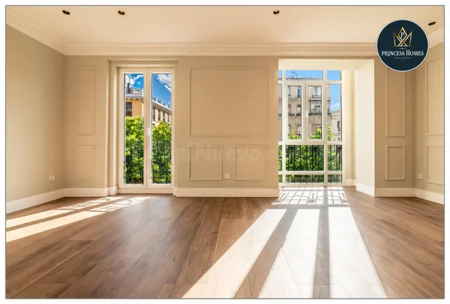 Refugio de Luz y Elegancia en Chamberí: Vivienda en venta en - foto 4
