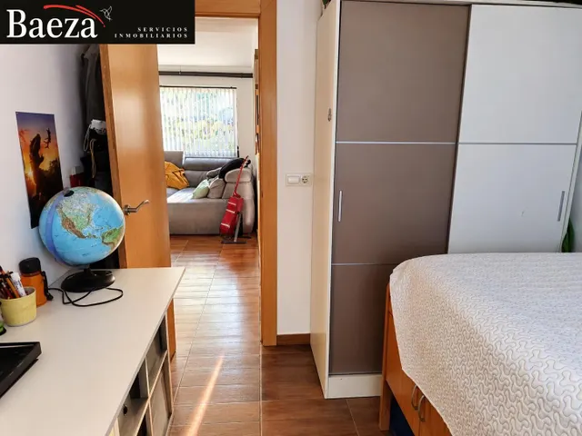 Chalet con piscina privada, terreno y buhardilla — 9