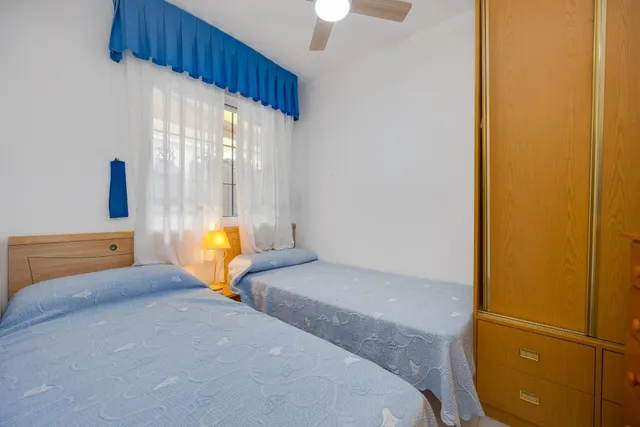 Bungalow planta baja con jardín y piscina junto c.comercial — 28